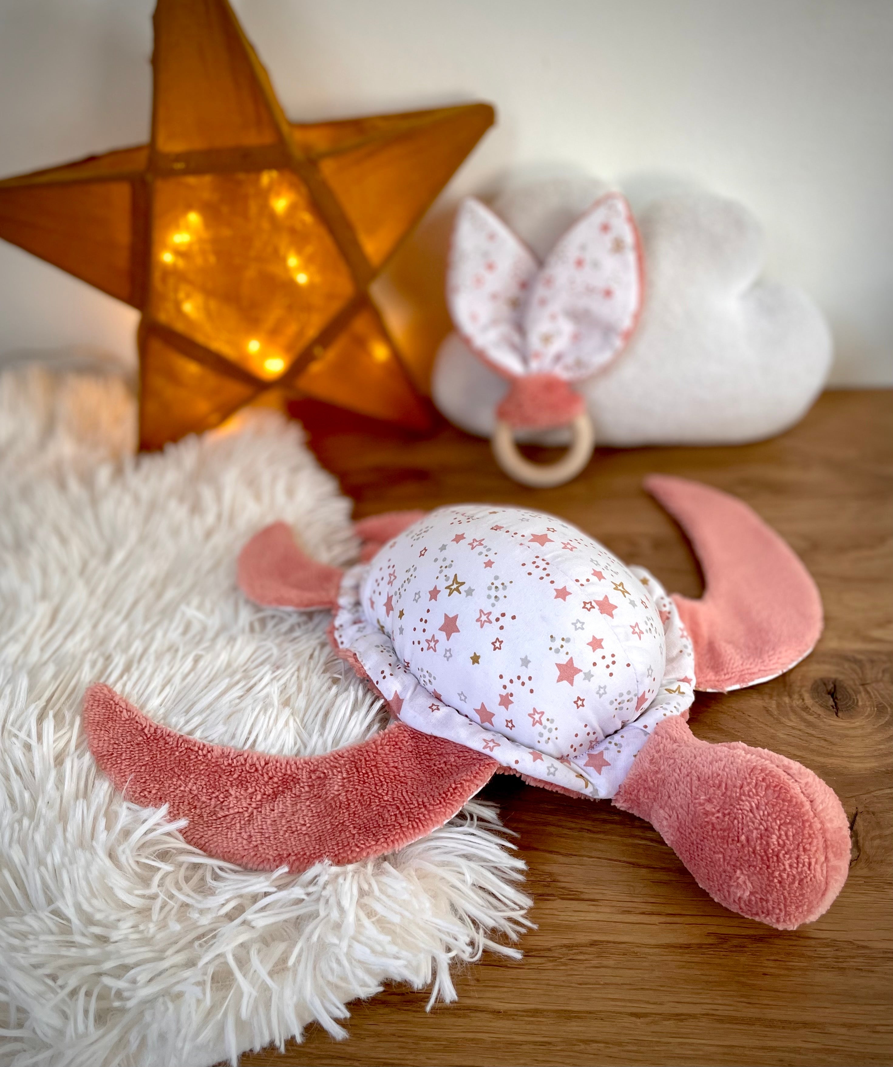 Doudou Tortue  / Etoiles Roses Marsala